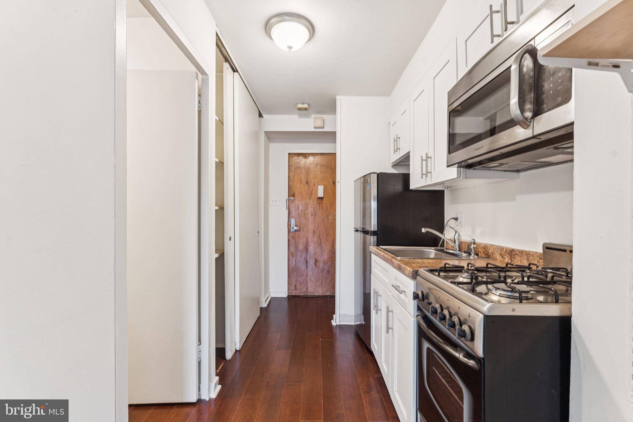 Philadelphia, PA 19106,604-36 S WASHINGTON SQ #113
