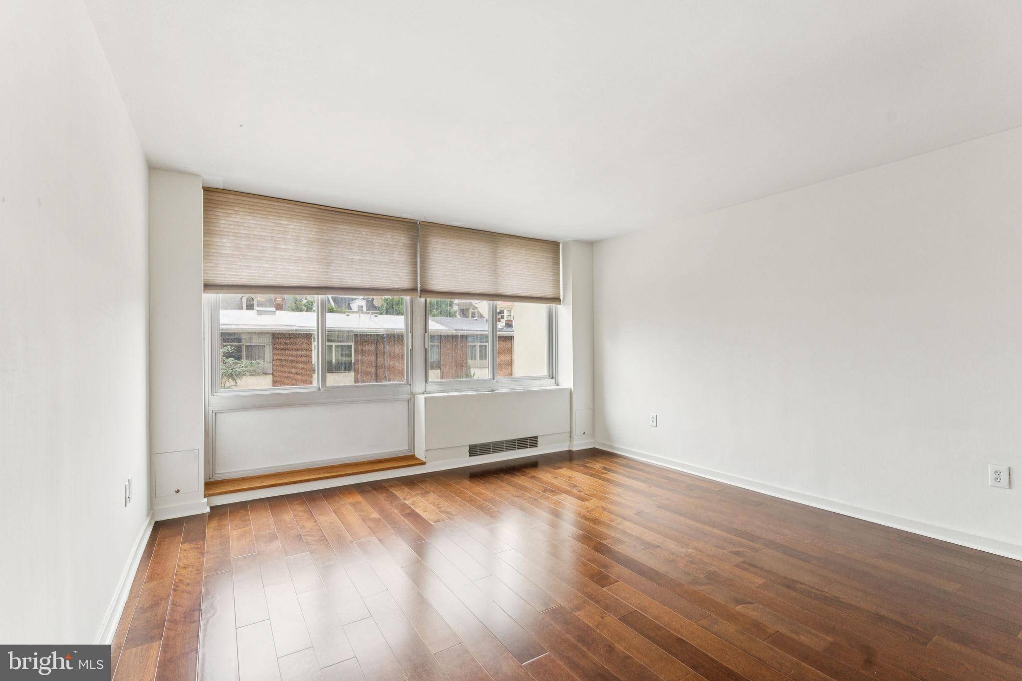 Philadelphia, PA 19106,604-36 S WASHINGTON SQ #113