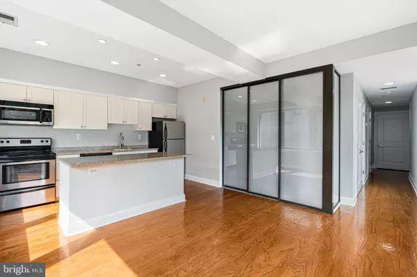 Philadelphia, PA 19106,125-27 N 4TH ST #301