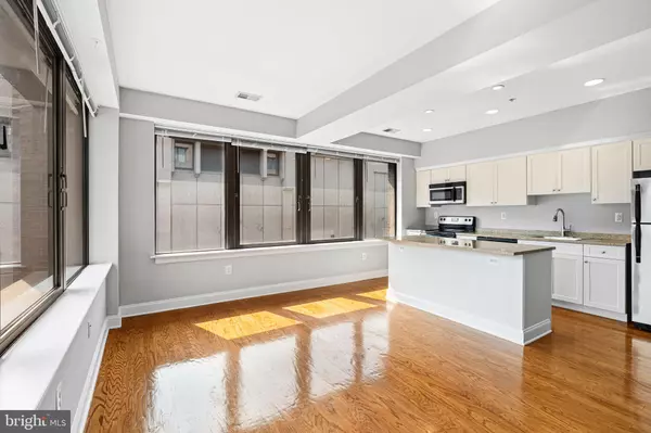 Philadelphia, PA 19106,125-27 N 4TH ST #301