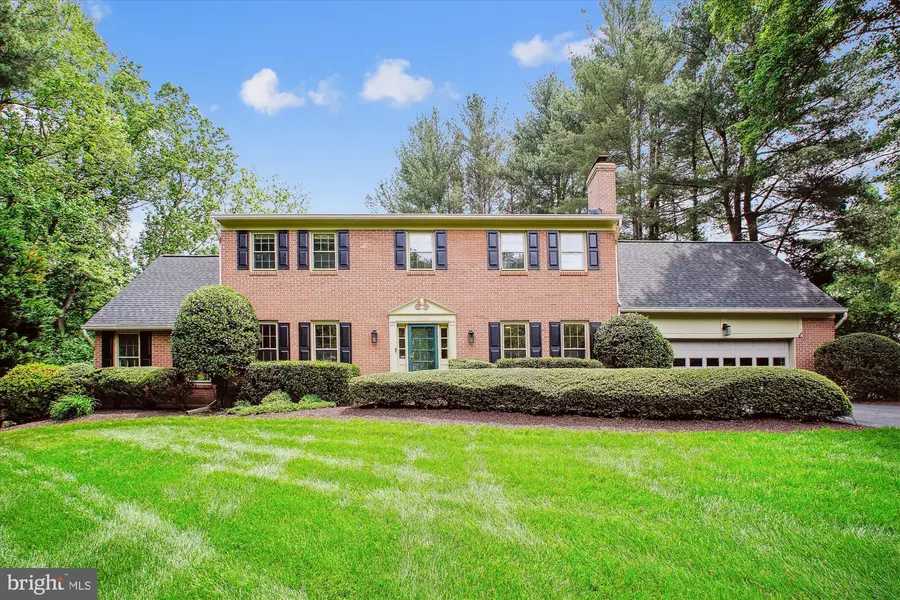 9532 LOCUST HILL DR, Great Falls, VA 22066