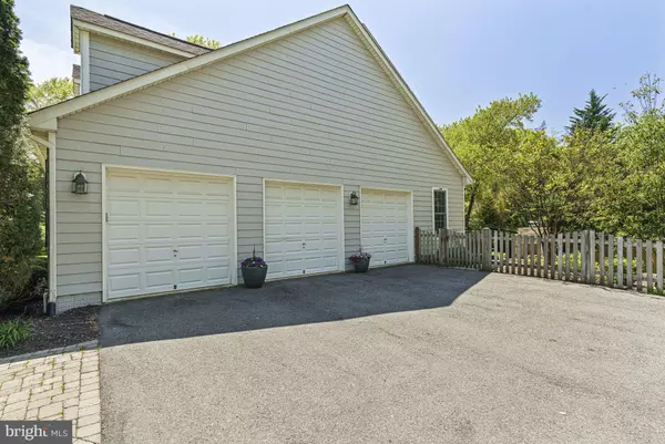Mclean, VA 22101,1912 CORLISS CT