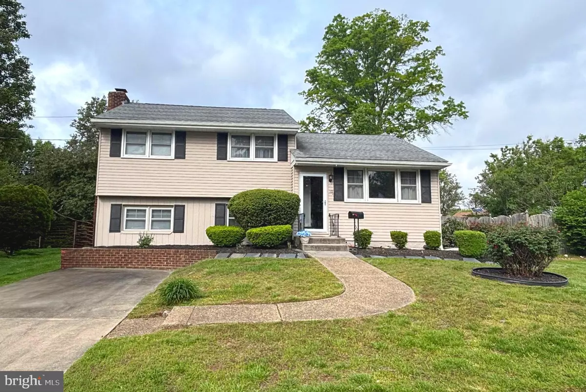 West Deptford, NJ 08096,12 MEADOW LN