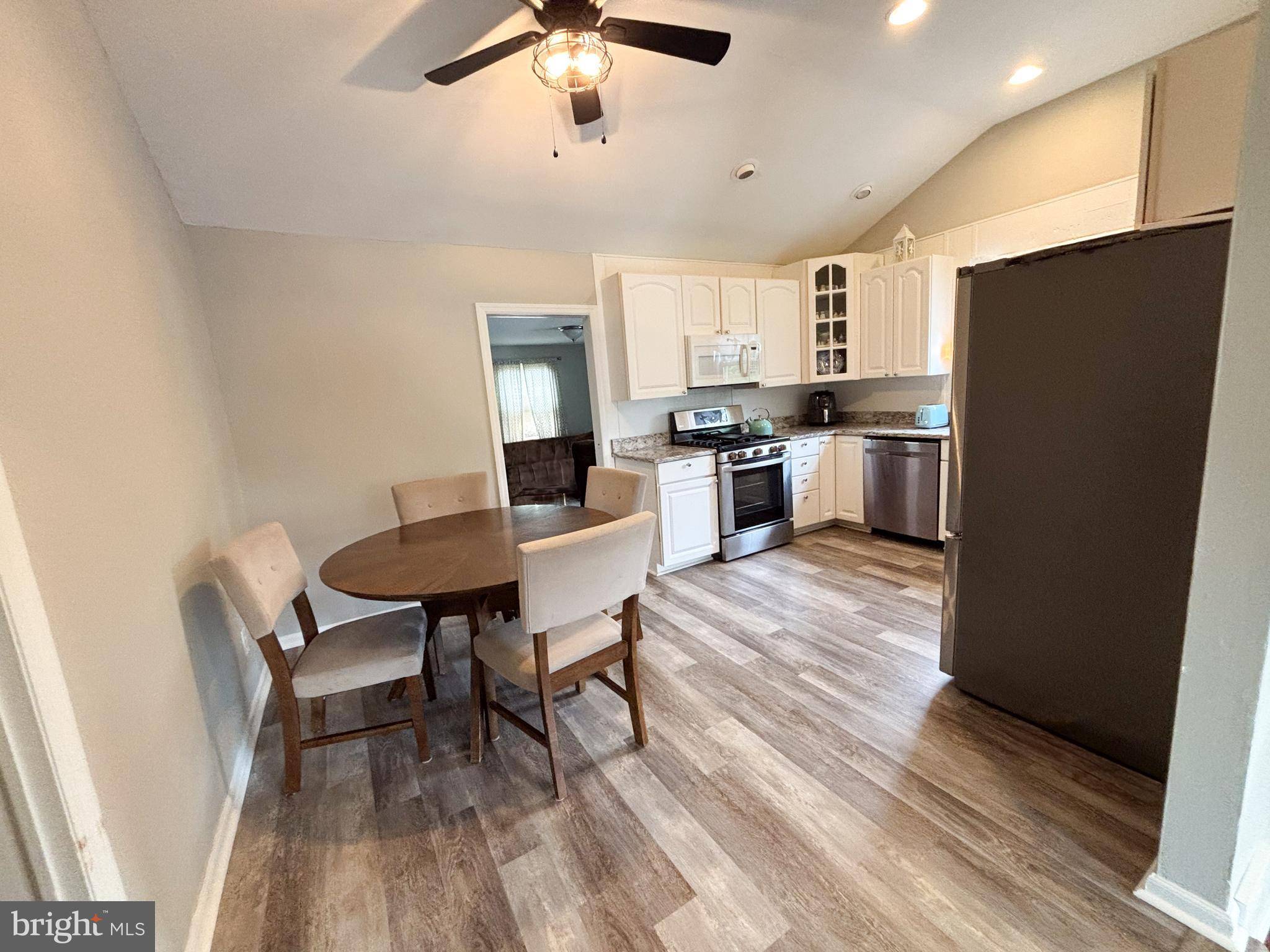 West Deptford, NJ 08096,12 MEADOW LN