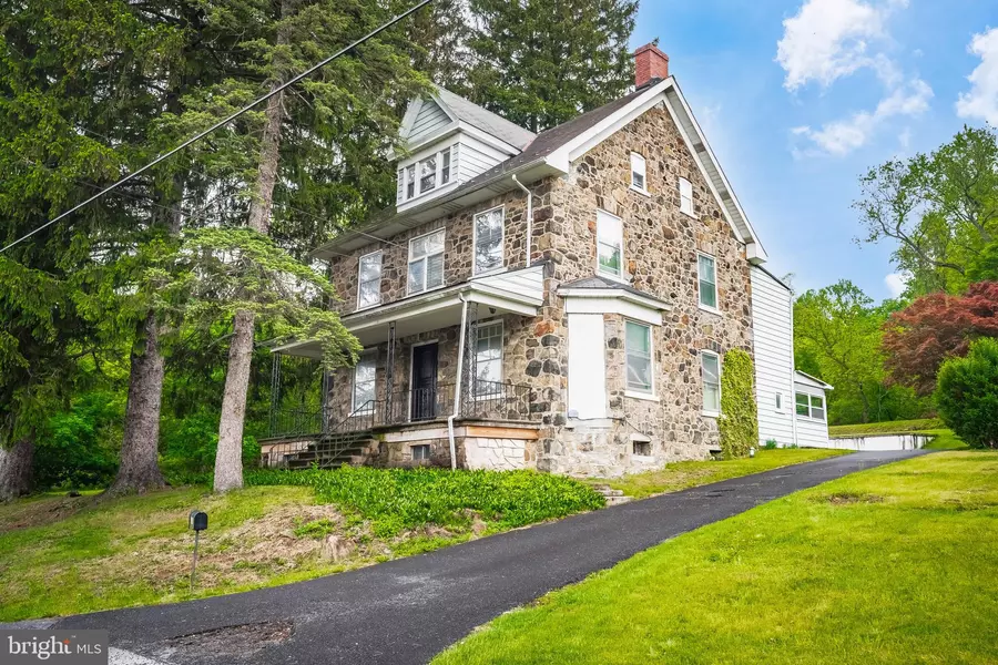 1050 MORAVIA ST, Fountain Hill, PA 18015
