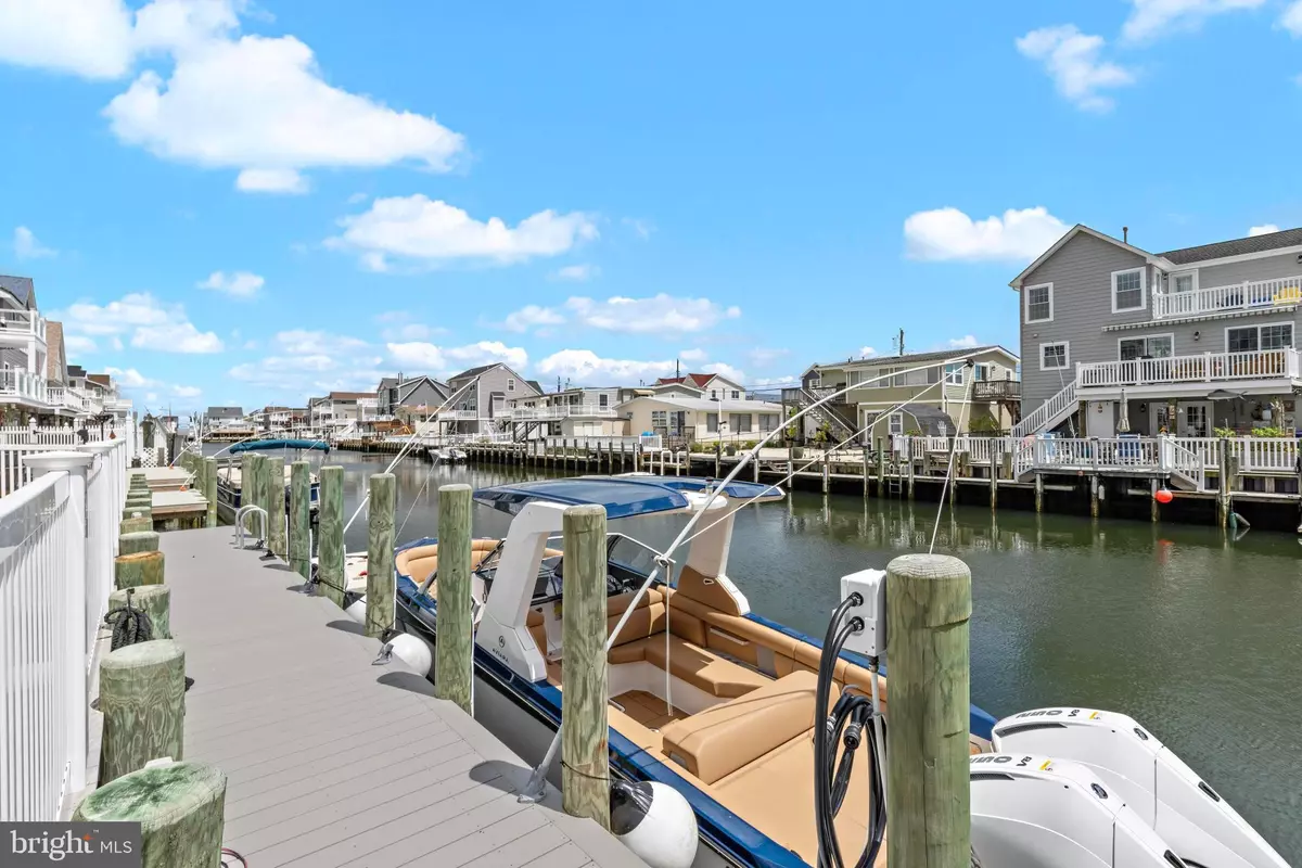 Manahawkin, NJ 08050,11 BARRY LN