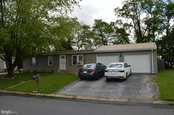 19 E LOCUST LN, New Oxford, PA 17350