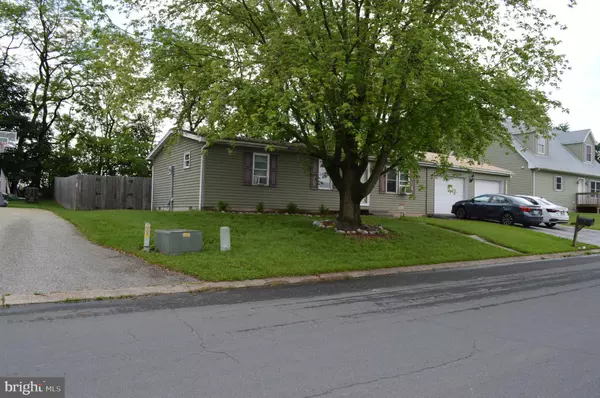 New Oxford, PA 17350,19 E LOCUST LN