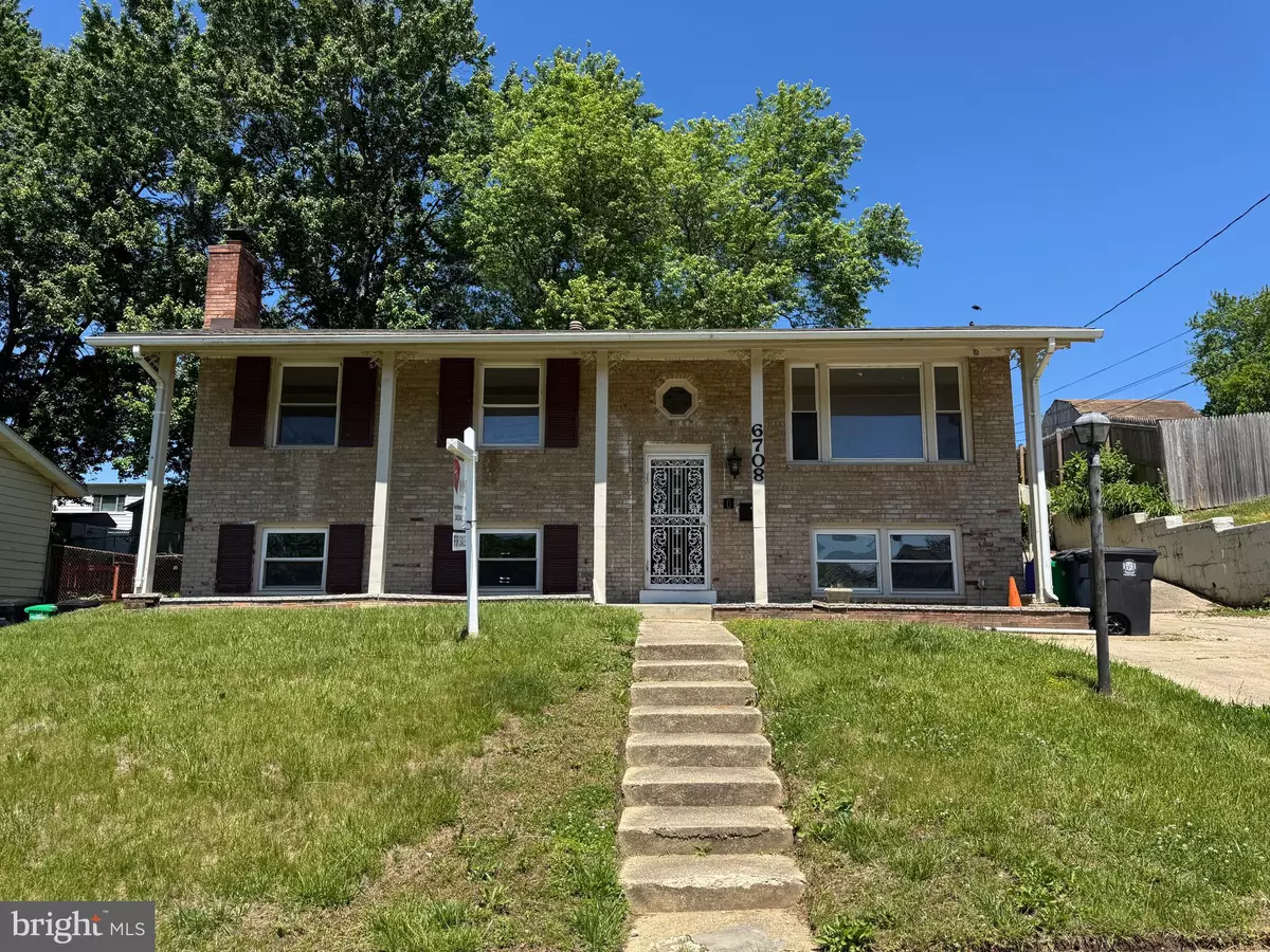 Capitol Heights, MD 20743,6708 CALMOS ST