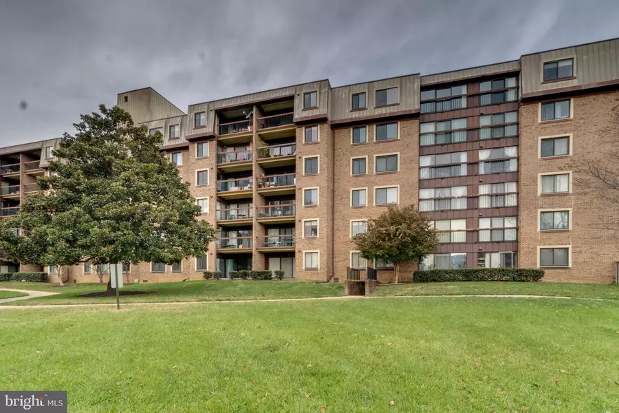 10300 BUSHMAN DR #209, Oakton, VA 22124