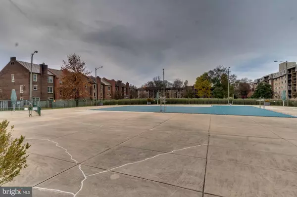 Oakton, VA 22124,10300 BUSHMAN DR #209