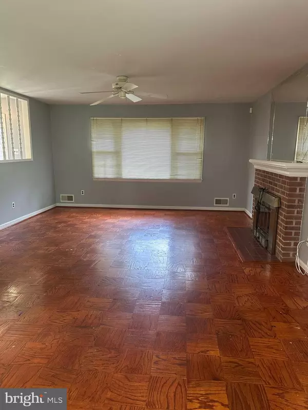 Centreville, VA 20120,14825 CARLBERN DR