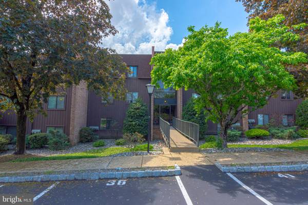 41 HERMITAGE DR, New Hope, PA 18938