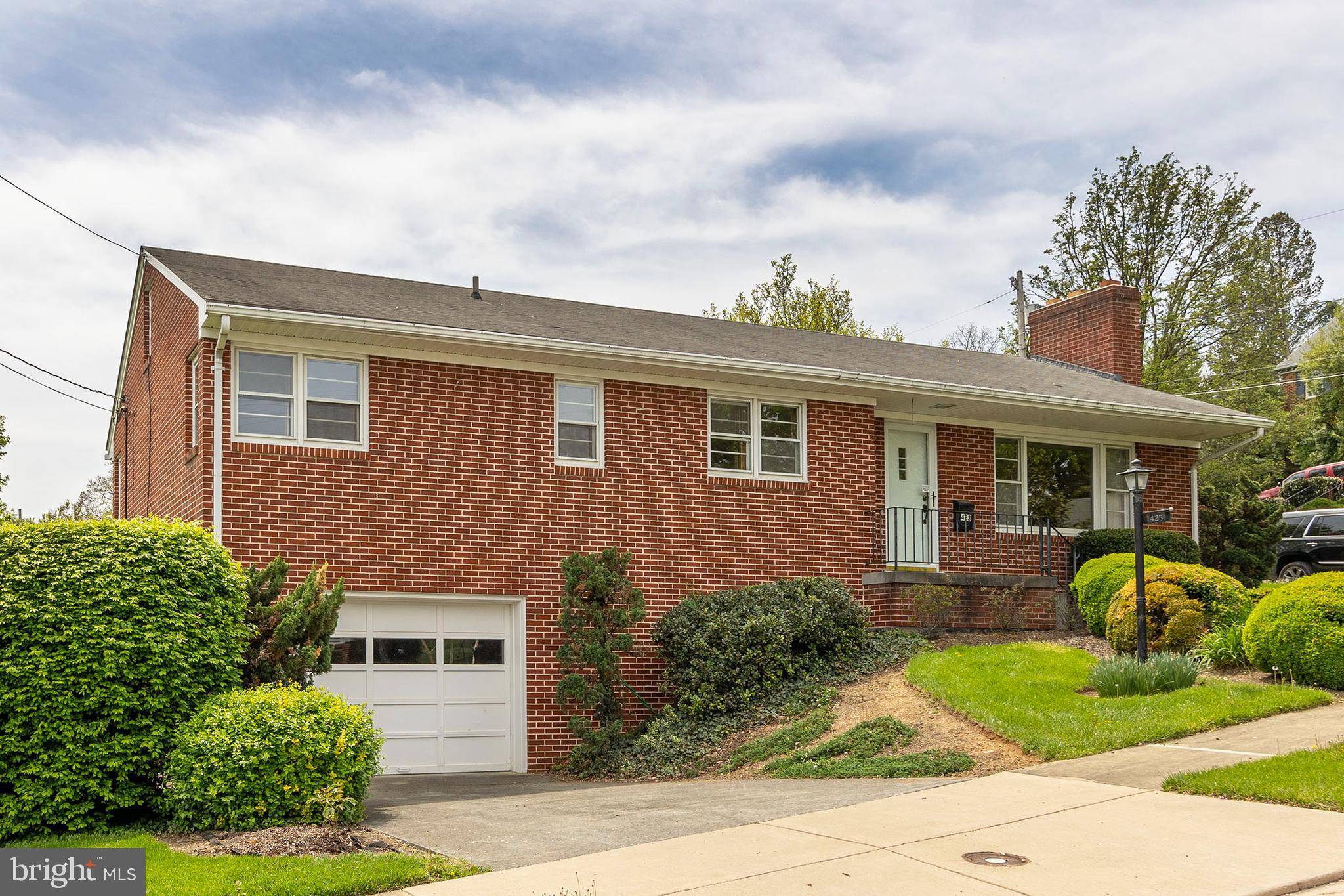 Winchester, VA 22601,423 W MONMOUTH ST