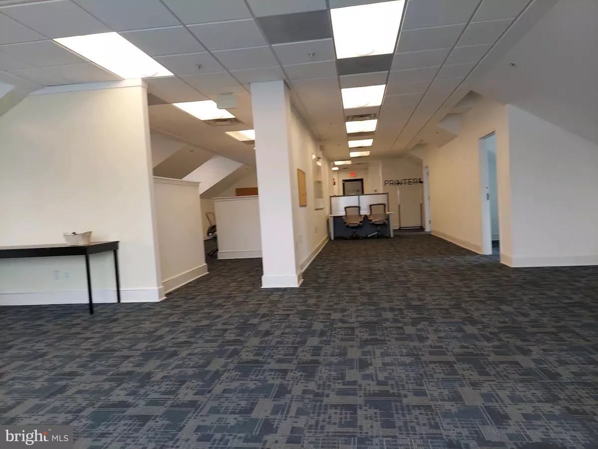 Leesburg, VA 20175,602 S KING ST #400