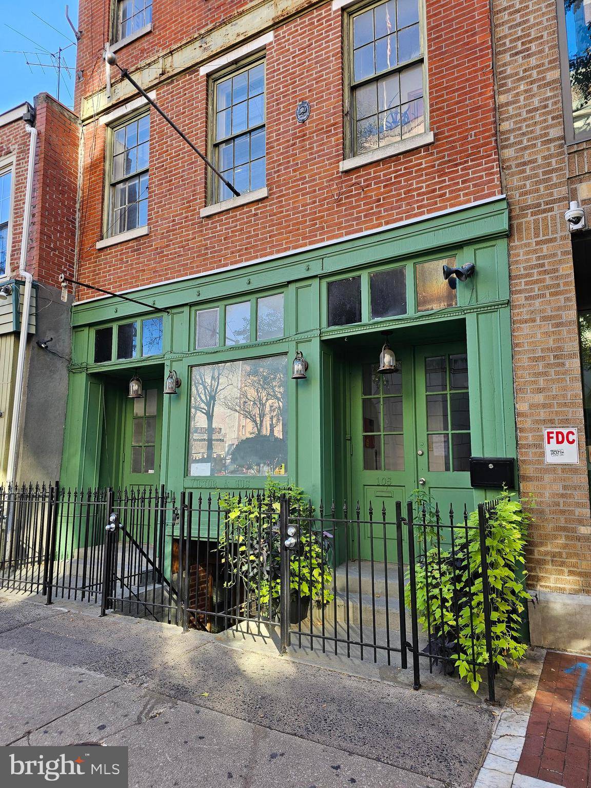 Philadelphia, PA 19106,105 S 2ND ST #1ST FLOOR