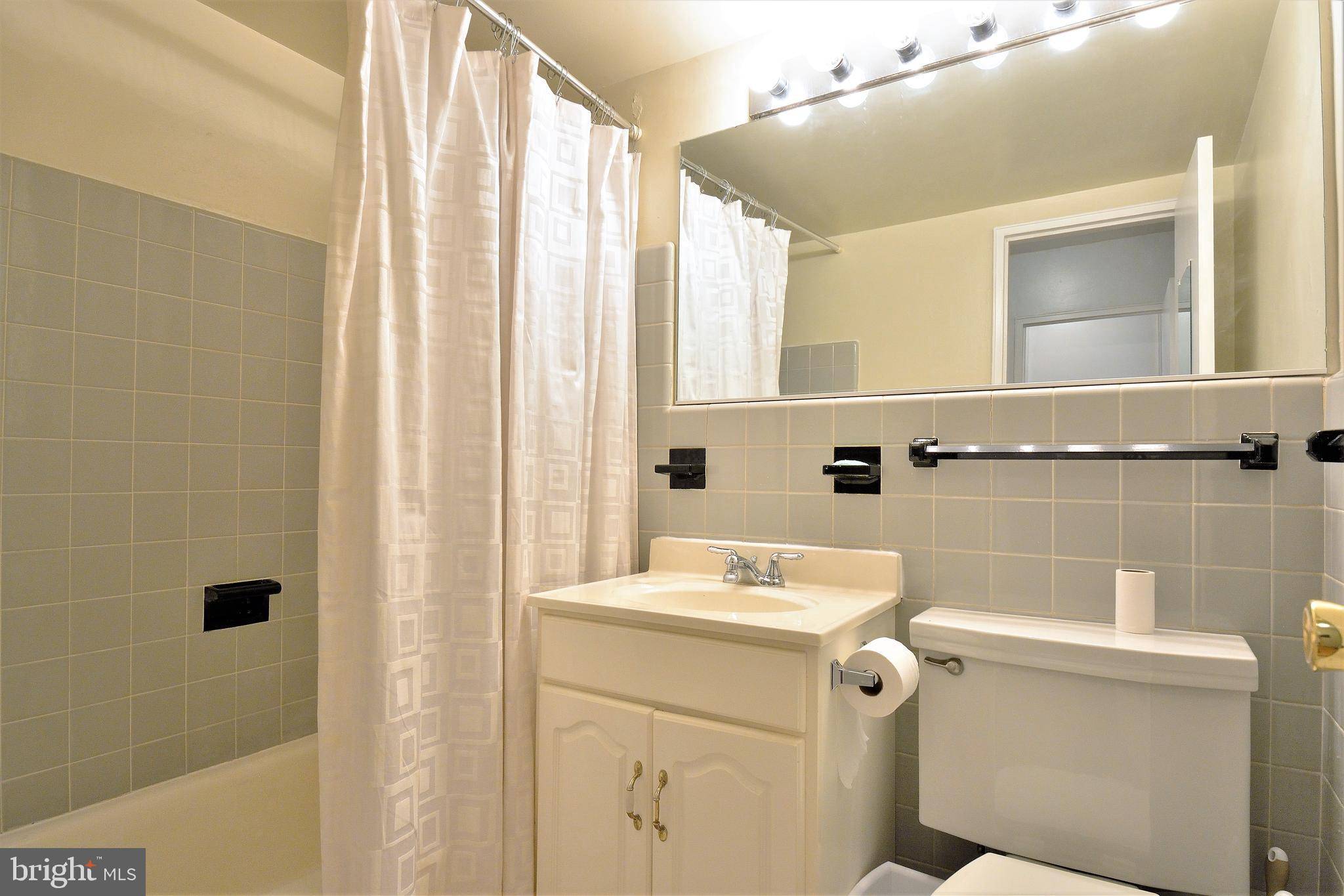 Philadelphia, PA 19103,2101 CHESTNUT ST #1607