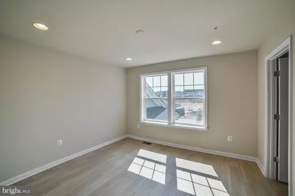 Clarksburg, MD 20871,13255 PETREL ST