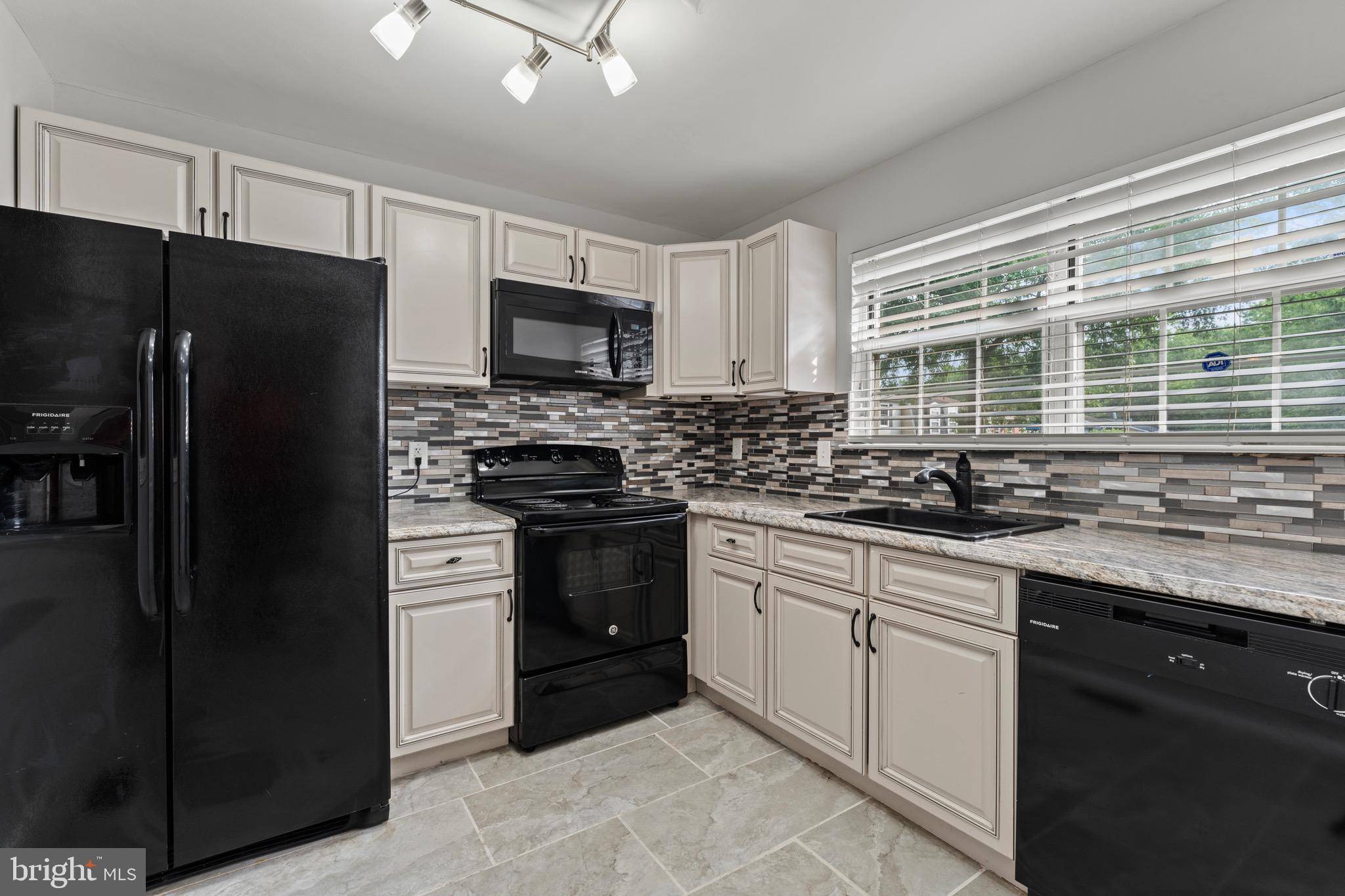 Capitol Heights, MD 20743,5745 FALKLAND PL