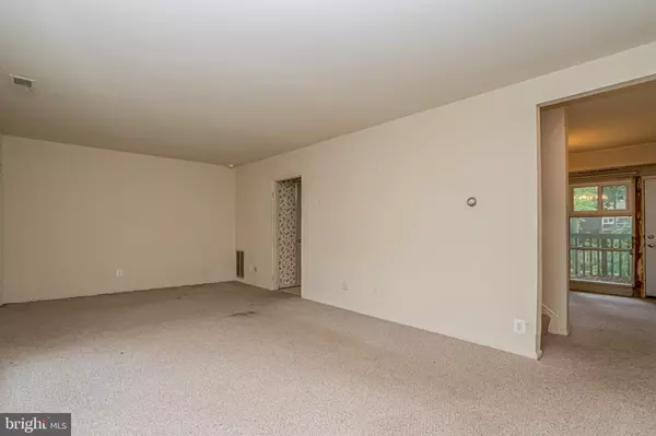 Annandale, VA 22003,4404 FOREST GLEN CT