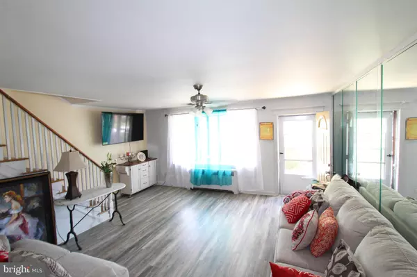 Philadelphia, PA 19149,6817 LYNFORD ST