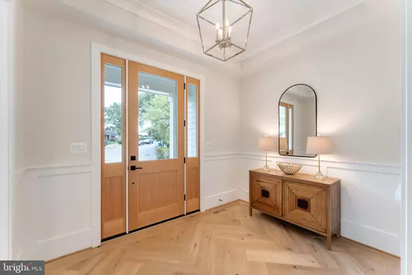 Falls Church, VA 22043,2123 NATAHOA CT