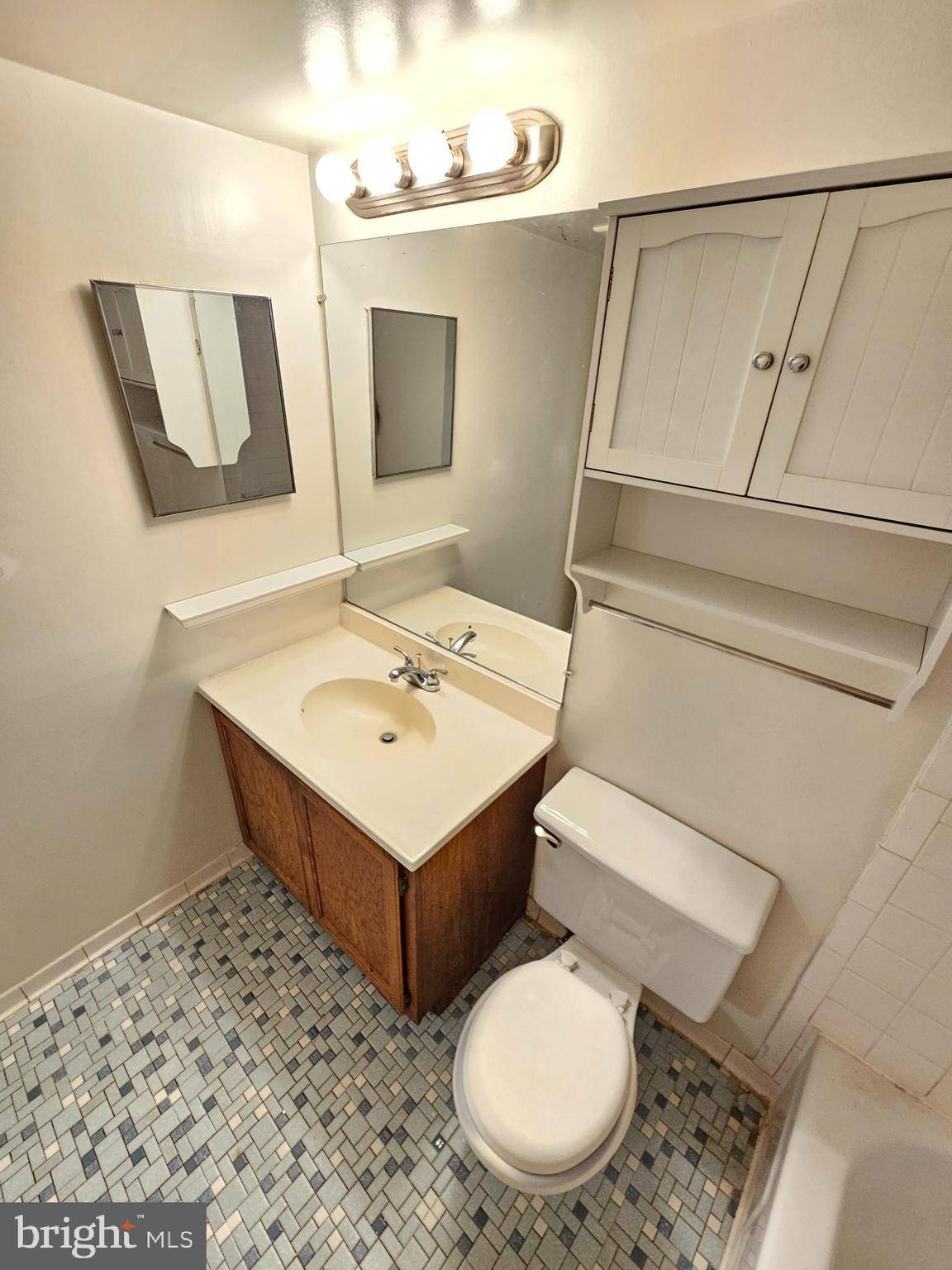 Gaithersburg, MD 20878,876 QUINCE ORCHARD BLVD #102