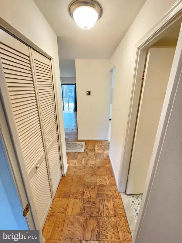 Gaithersburg, MD 20878,876 QUINCE ORCHARD BLVD #102