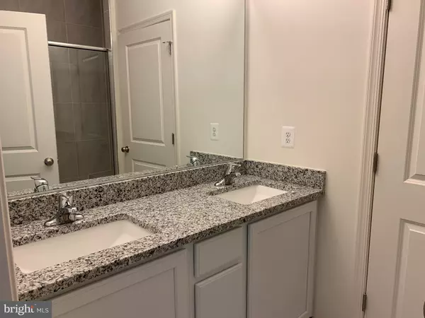New Castle, DE 19720,216 N HERON LN