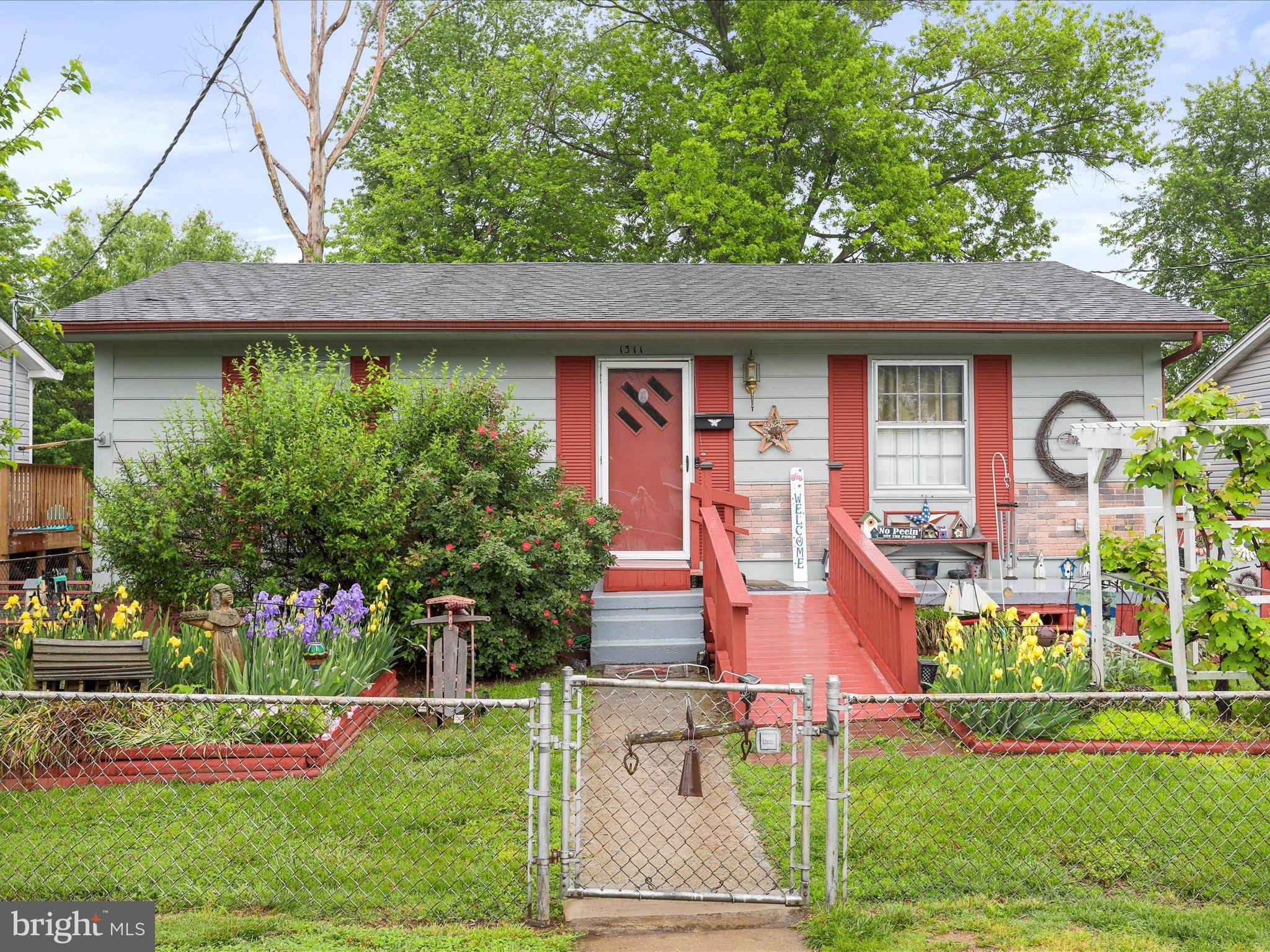 1311 MONROE AVE, Front Royal, VA 22630