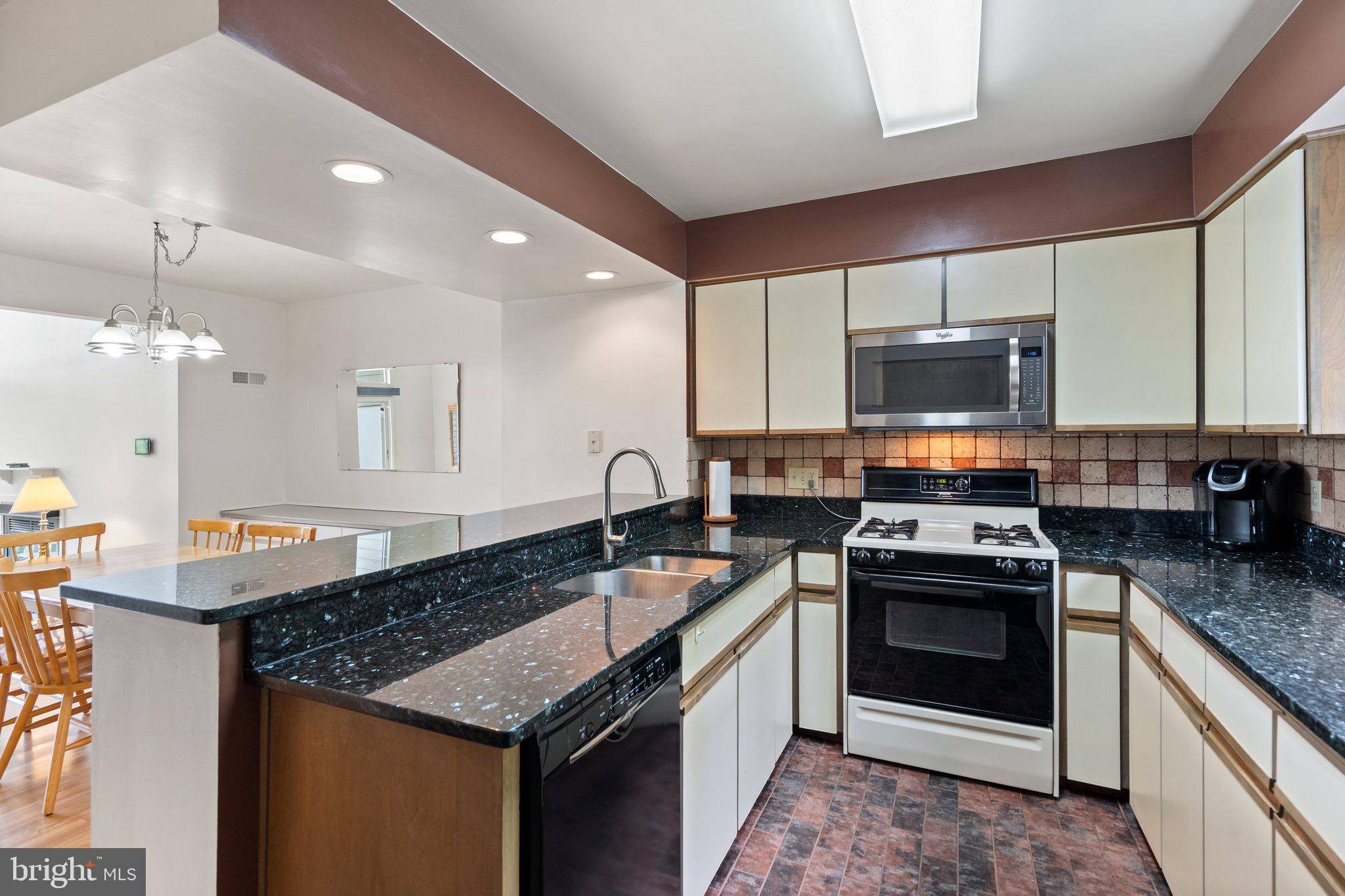 Basye, VA 22810,13 RIDGE CT