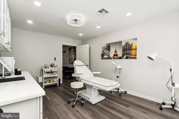 Great Falls, VA 22066,1144 WALKER RD #UNIT F