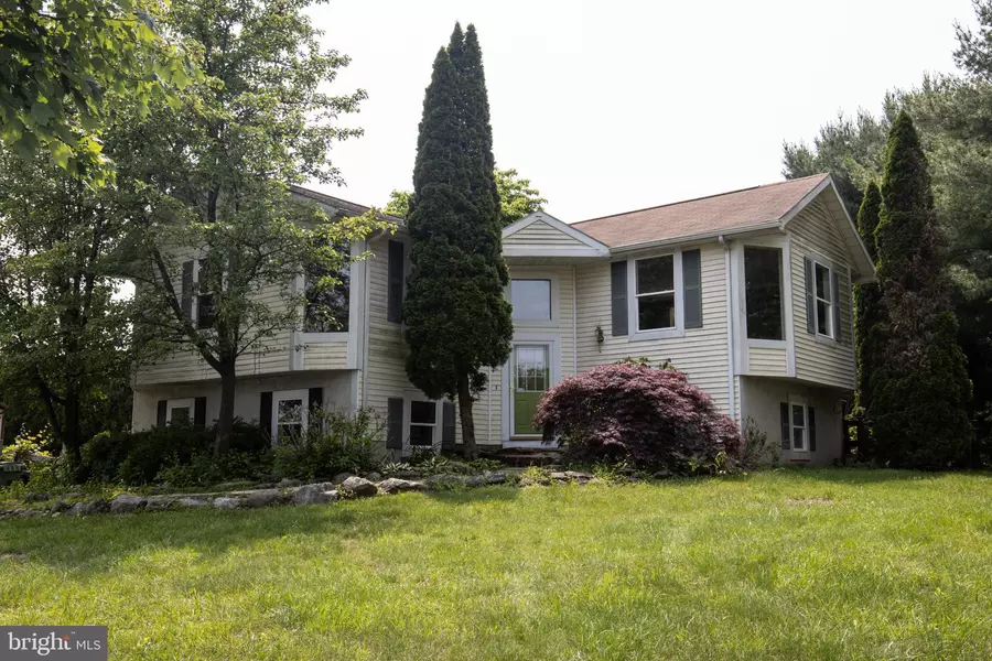 1158 CUSTER DR, Auburn, PA 17922
