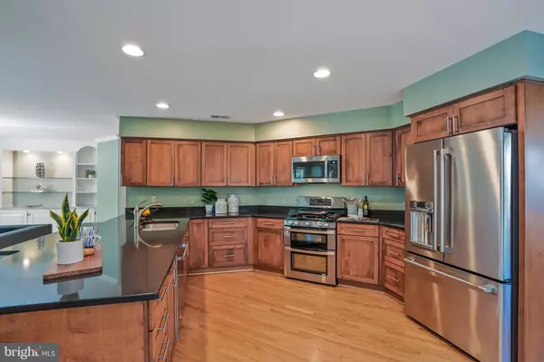 Falls Church, VA 22042,7501 SILVER MAPLE LANE