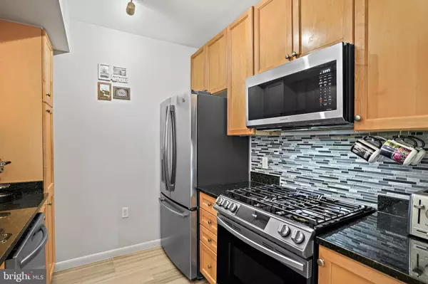 Arlington, VA 22203,851 N GLEBE RD #406
