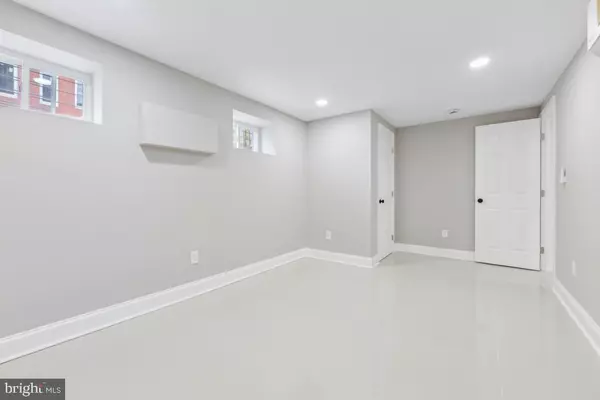 Baltimore, MD 21217,916 N ARLINGTON AVE