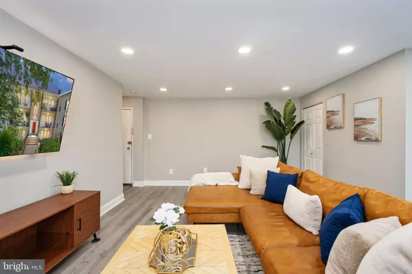 Woodbridge, VA 22192,12705 GORDON BLVD #37