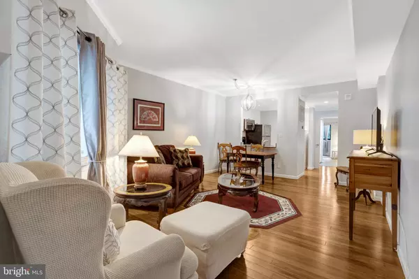 Reston, VA 20191,1951 SAGEWOOD LN #118