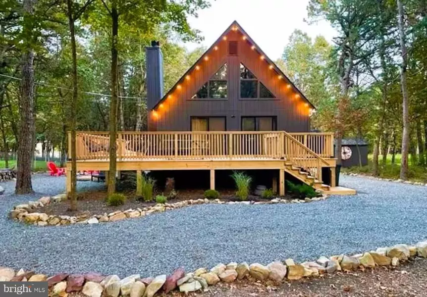 124 WHITE TAIL LN, Long Pond, PA 18334