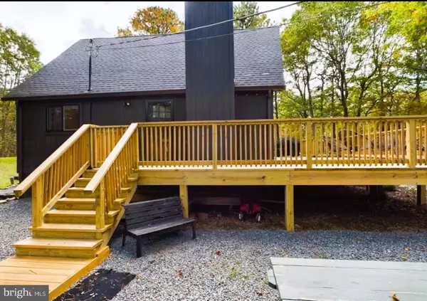 Long Pond, PA 18334,124 WHITE TAIL LN