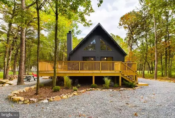 Long Pond, PA 18334,124 WHITE TAIL LN