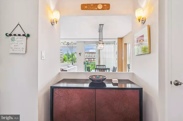 Alexandria, VA 22314,501 SLATERS LN #316