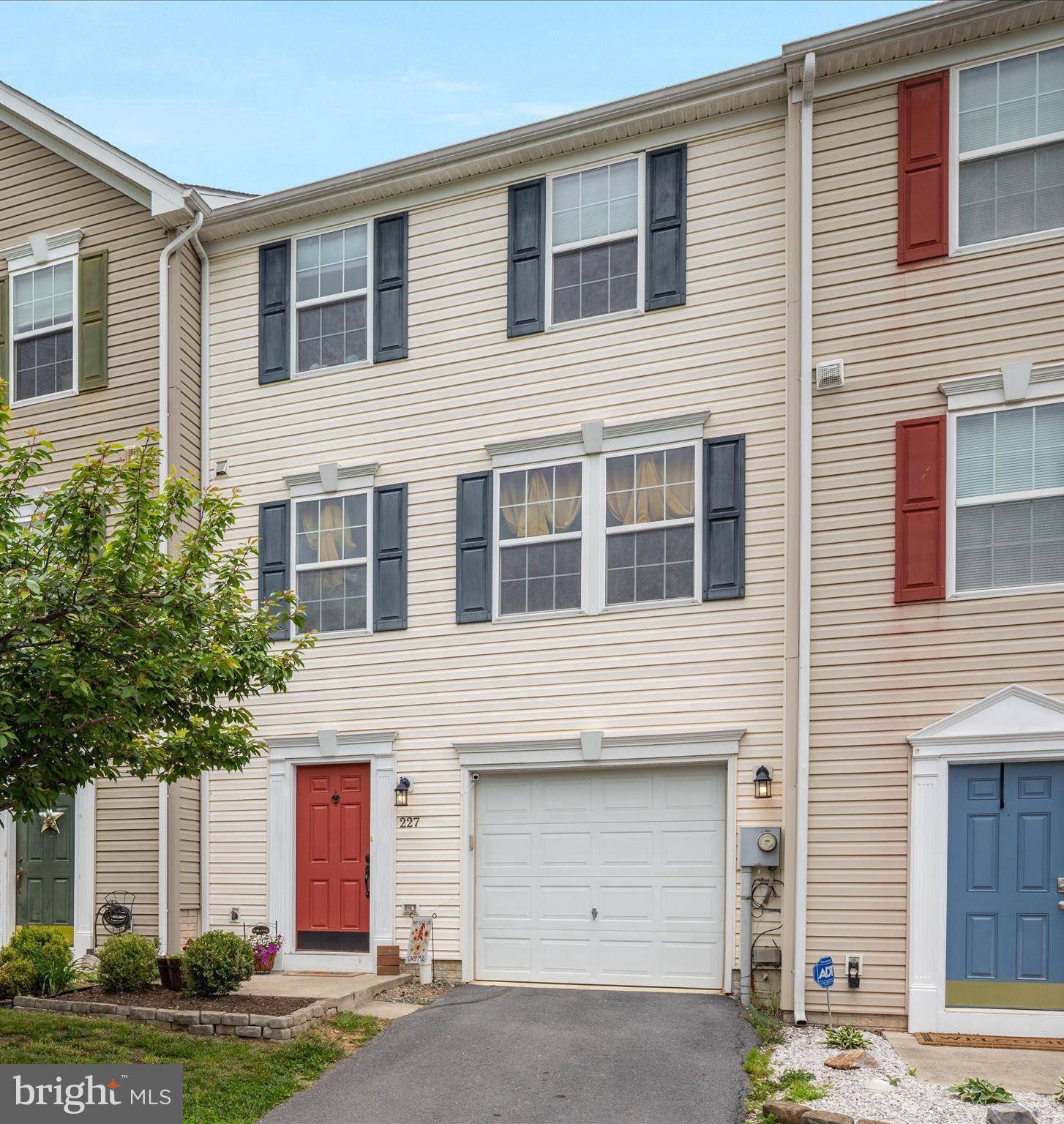 Bunker Hill, WV 25413,227 SCARBORO DR