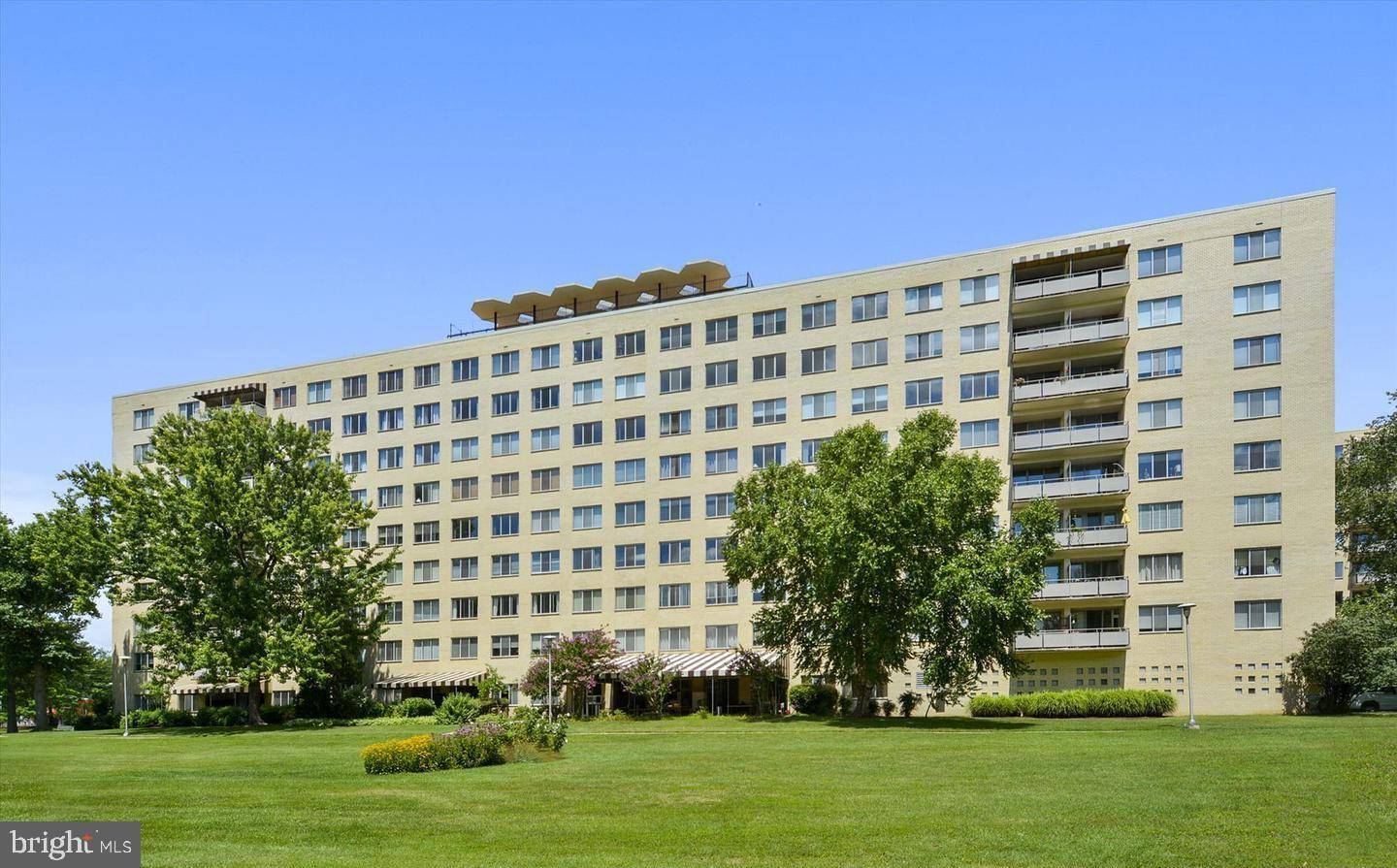 Alexandria, VA 22307,6641 WAKEFIELD DR #105