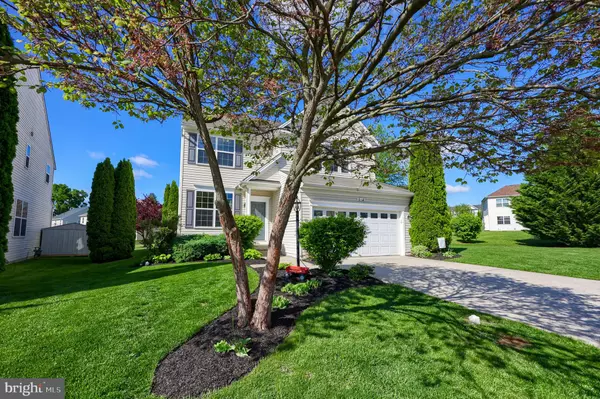 Lancaster, PA 17603,10 DESCARTES DR