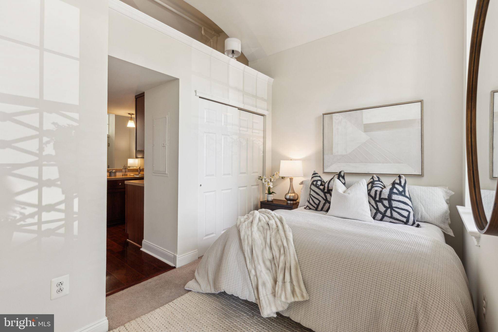 Philadelphia, PA 19146,1 ACADEMY CIR #219