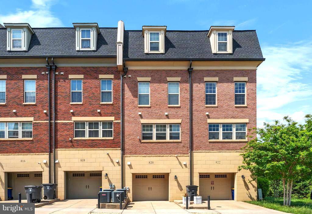 Oxon Hill, MD 20745,820 FAIR WINDS WAY #285