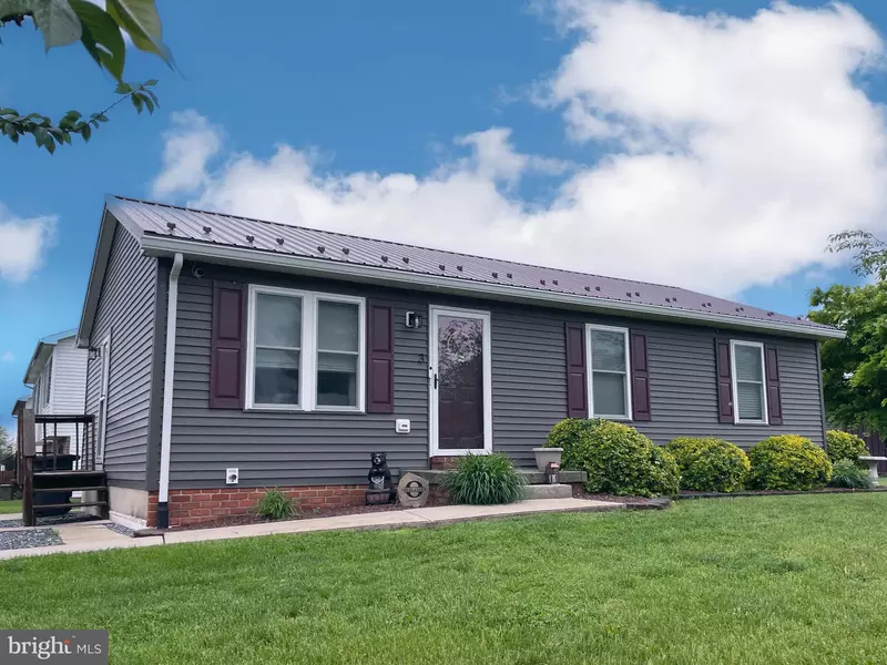 3 ANTLER LN, New Oxford, PA 17350