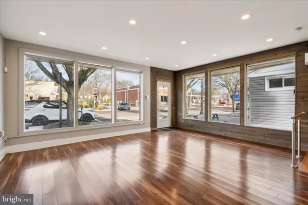 Glenside, PA 19038,229 S EASTON RD