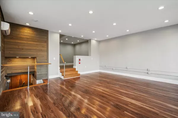 Glenside, PA 19038,229 S EASTON RD